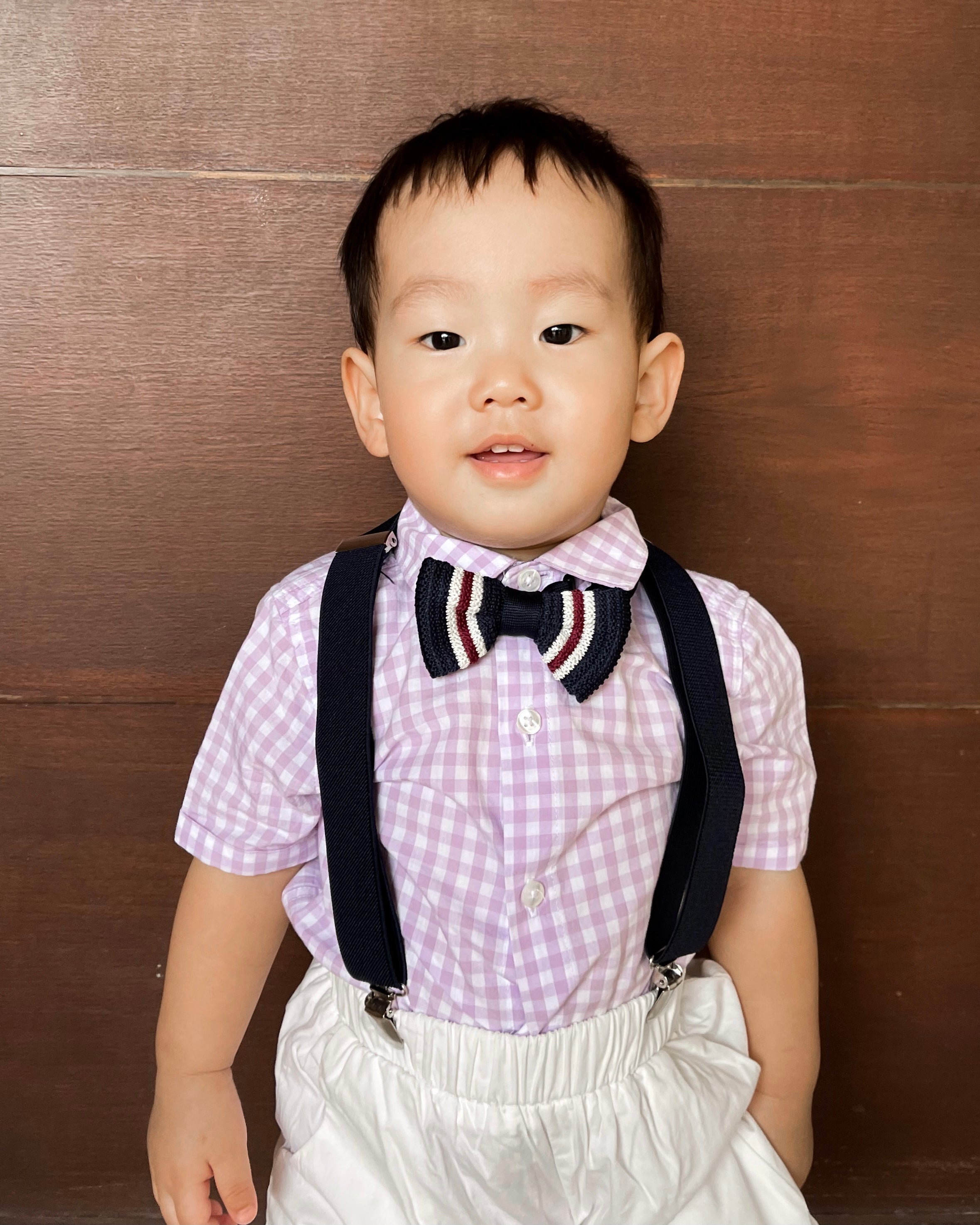 Knitted bow tie