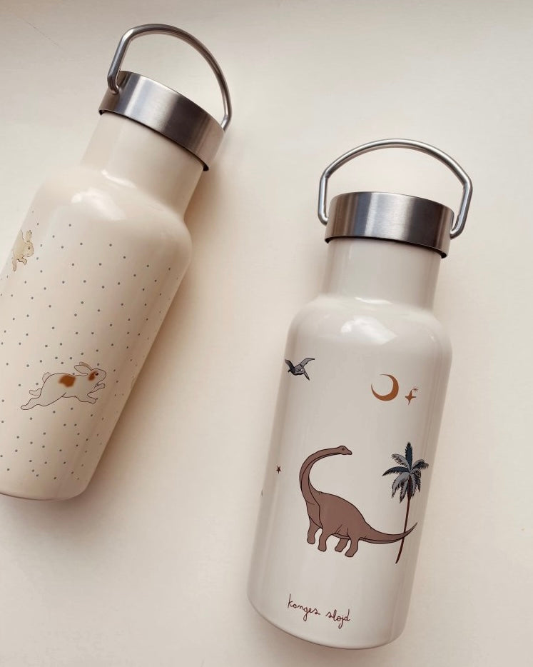 https://www.themerrykids.com/cdn/shop/products/THERMO_BOTTLE-Thermo_bottle-KS1647-DINO-1_1296x_32d324f9-ab7d-4ae3-9542-9815e1021bf4.jpg?v=1638322019